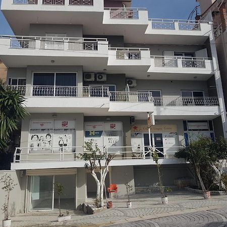Olivias Apartments City Center Sarandë Esterno foto