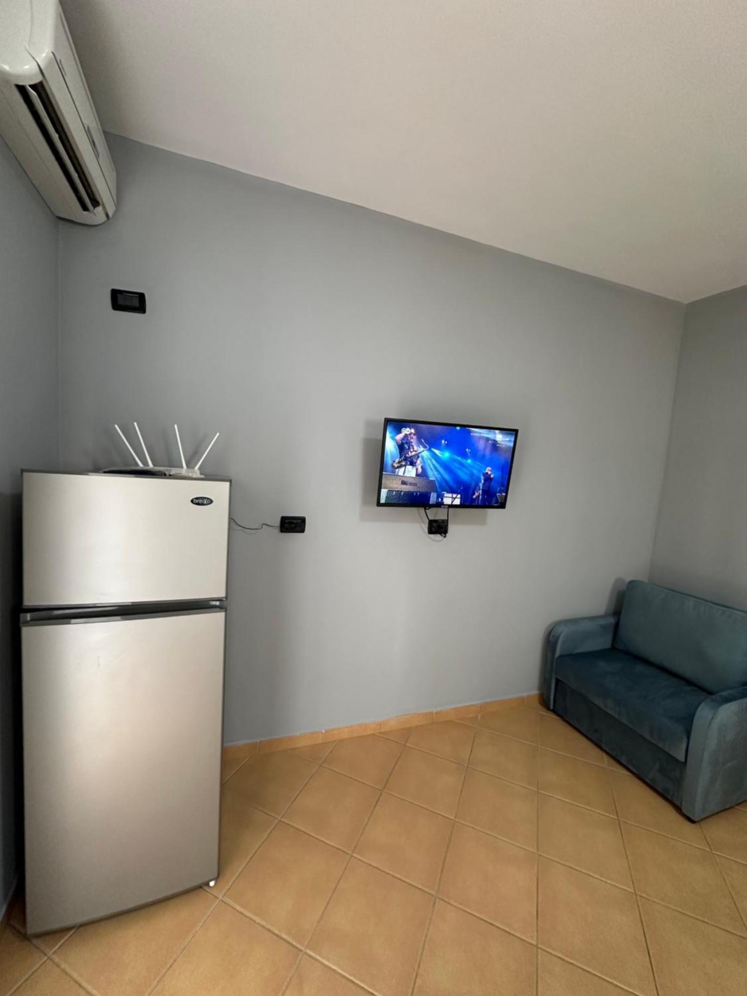 Olivias Apartments City Center Sarandë Esterno foto