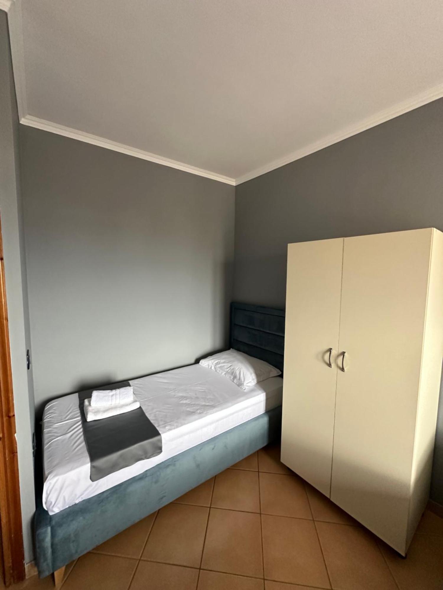 Olivias Apartments City Center Sarandë Esterno foto