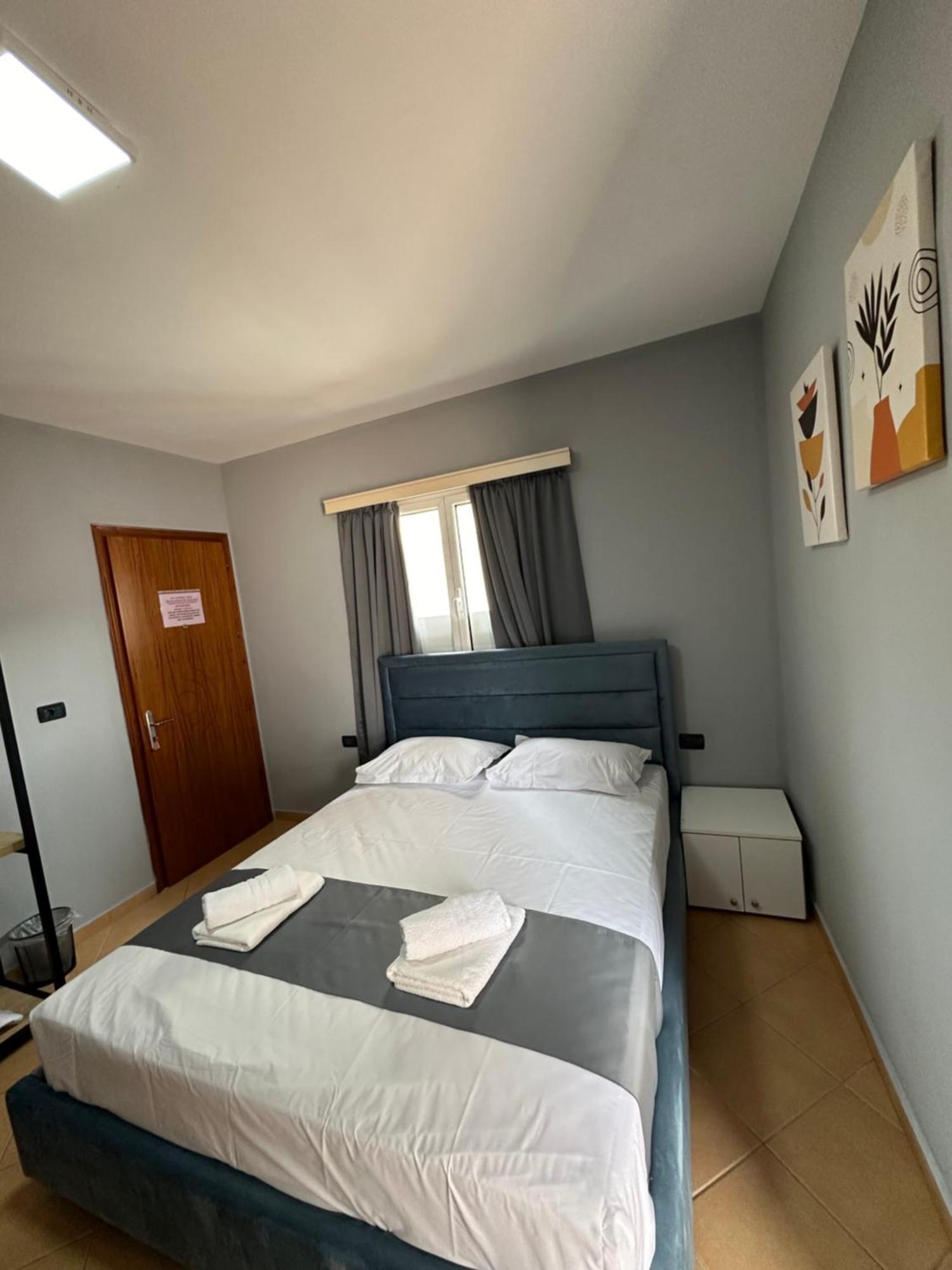 Olivias Apartments City Center Sarandë Esterno foto