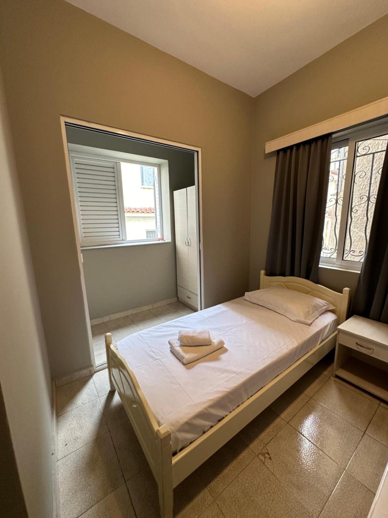 Olivias Apartments City Center Sarandë Esterno foto
