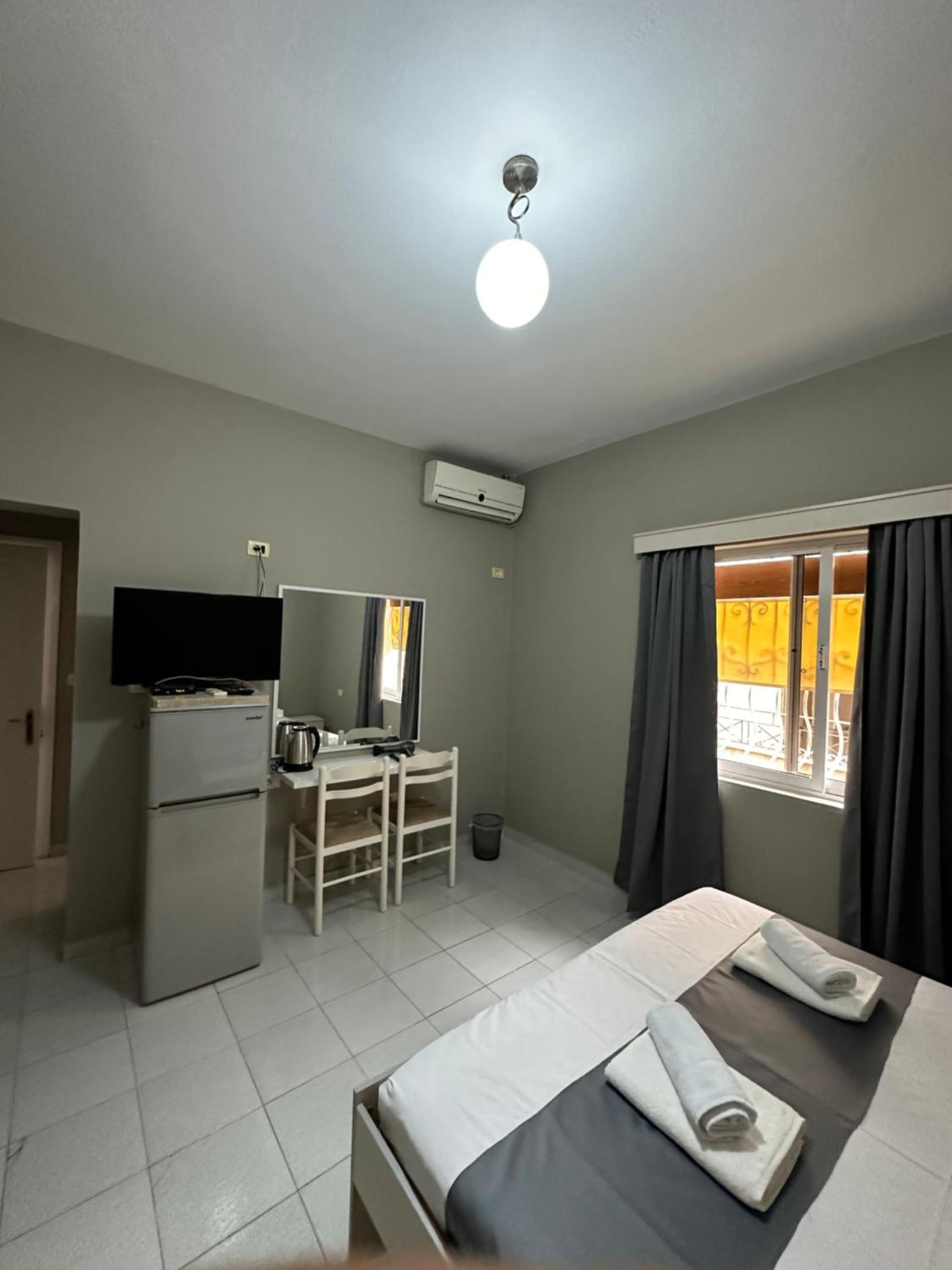 Olivias Apartments City Center Sarandë Esterno foto