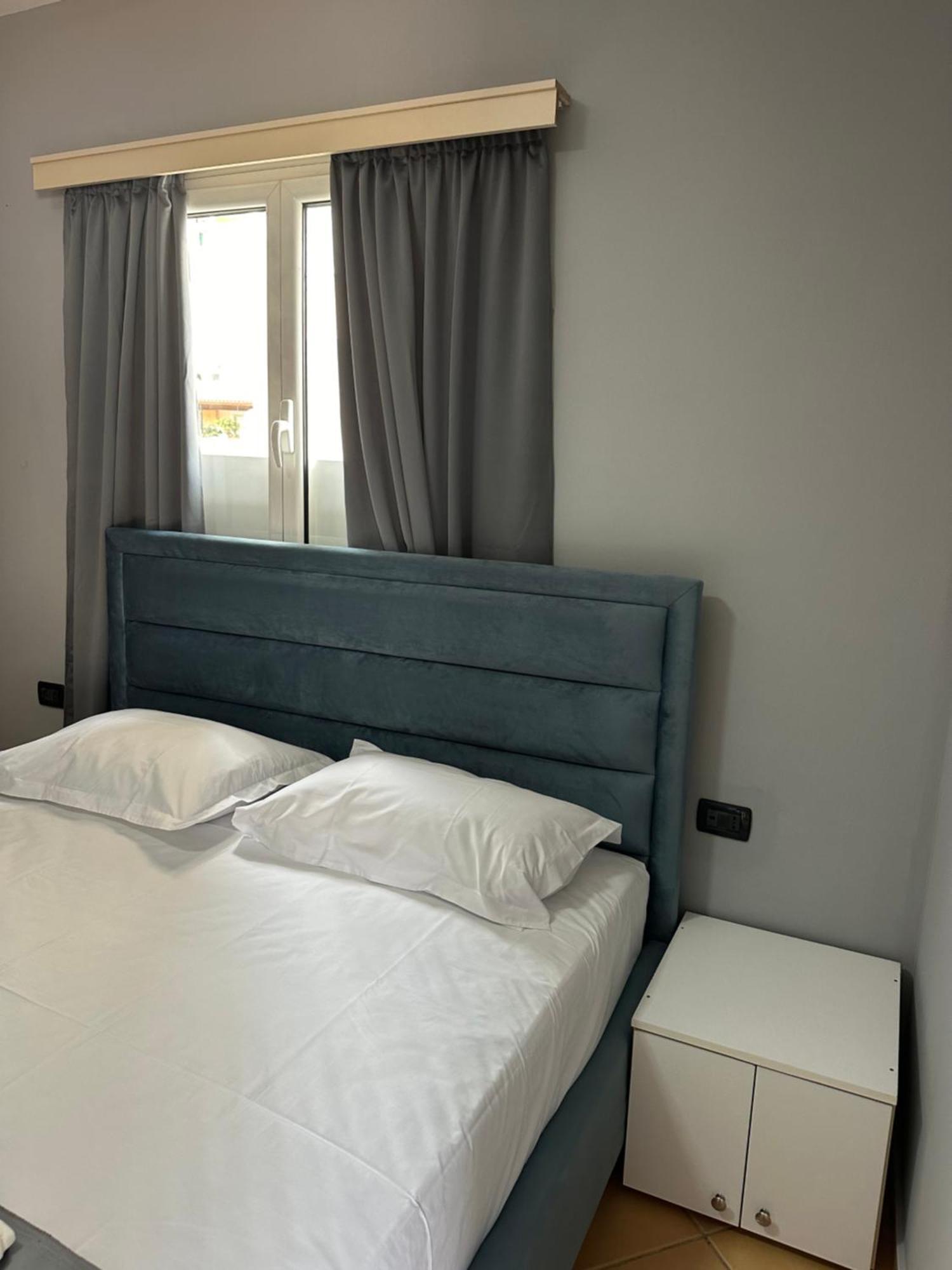 Olivias Apartments City Center Sarandë Esterno foto