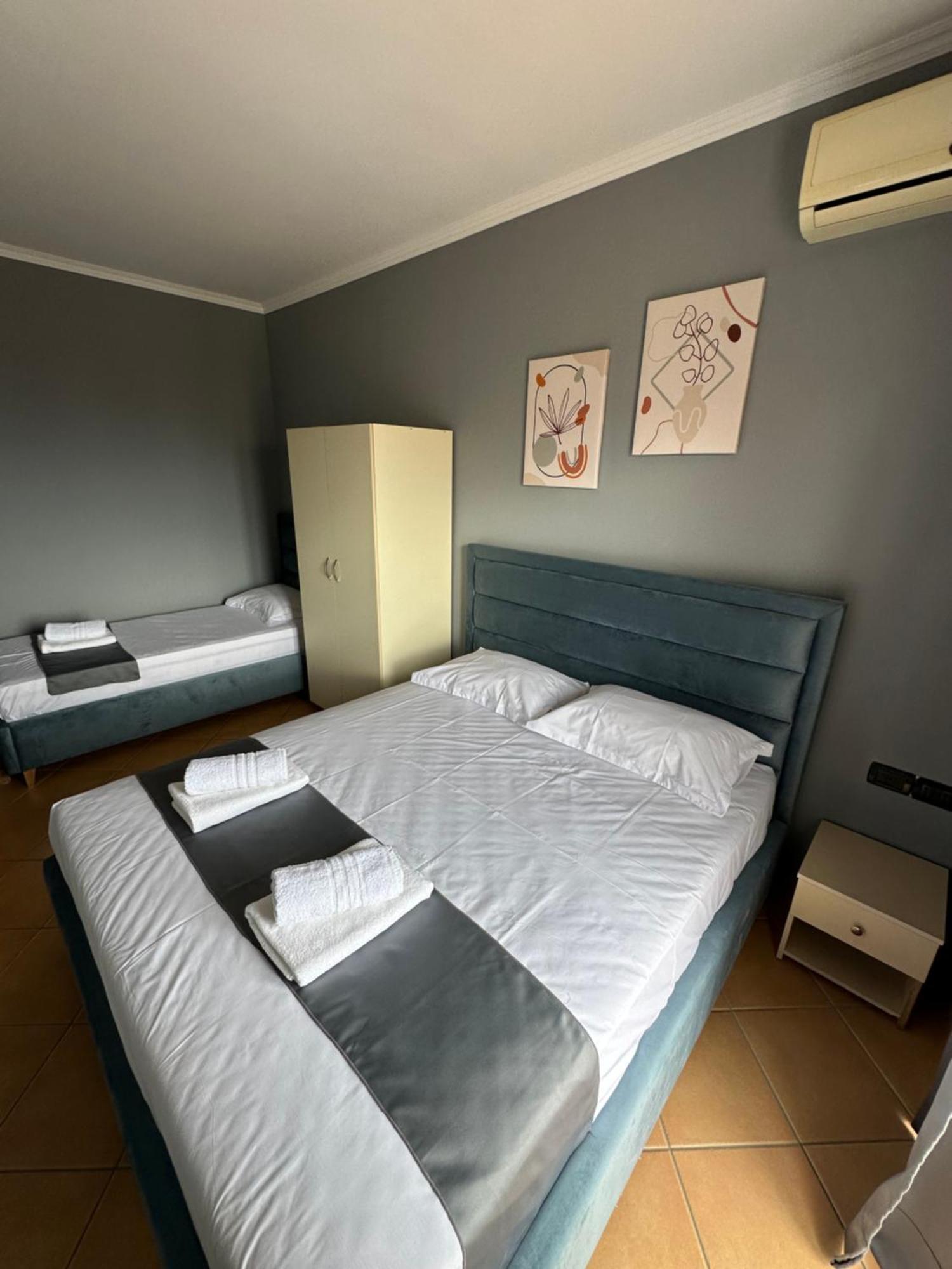 Olivias Apartments City Center Sarandë Esterno foto
