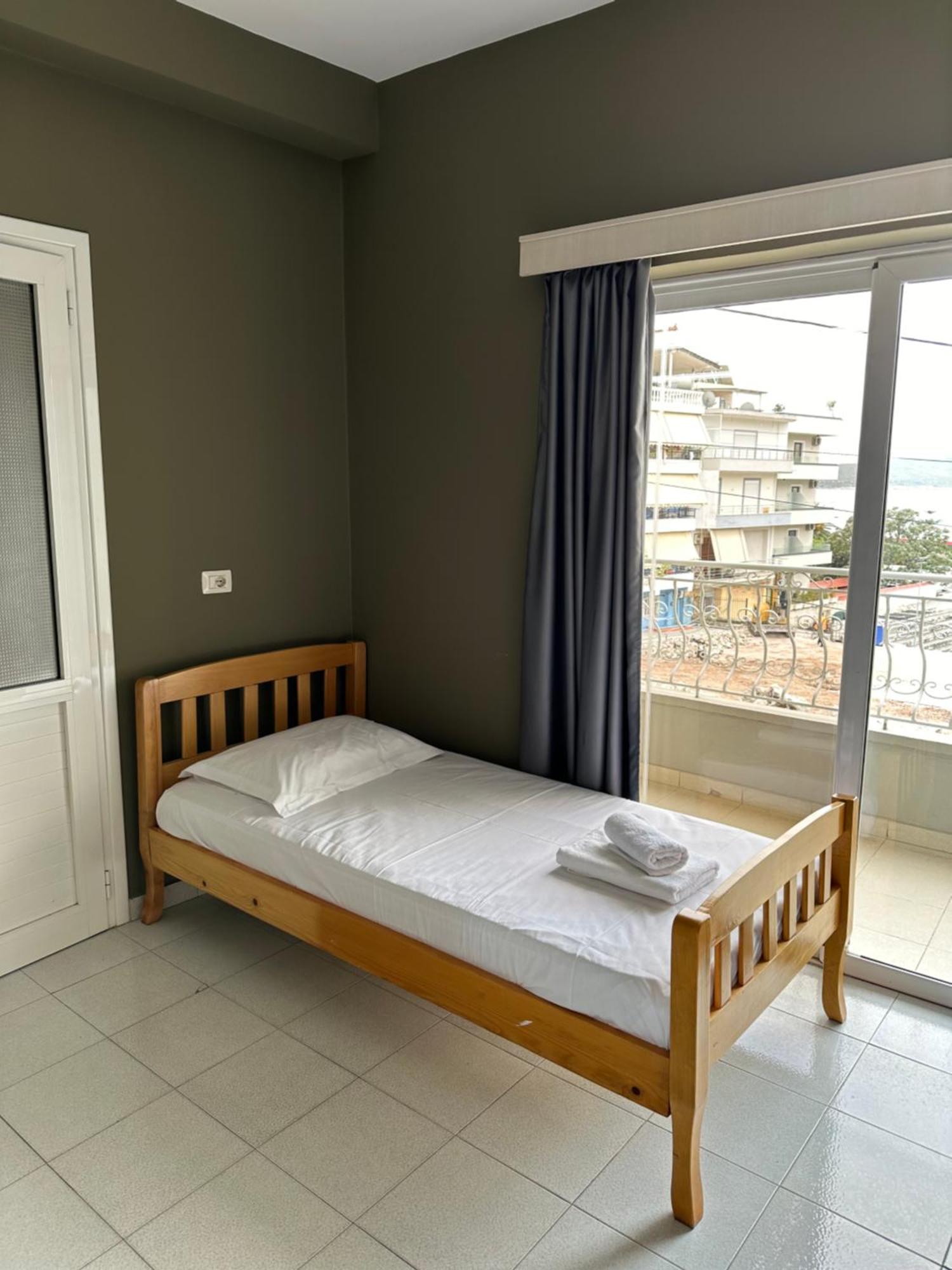 Olivias Apartments City Center Sarandë Esterno foto