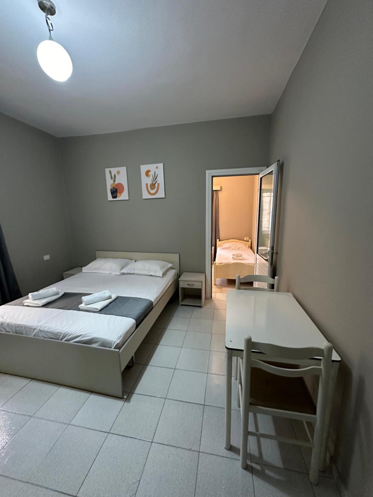 Olivias Apartments City Center Sarandë Esterno foto