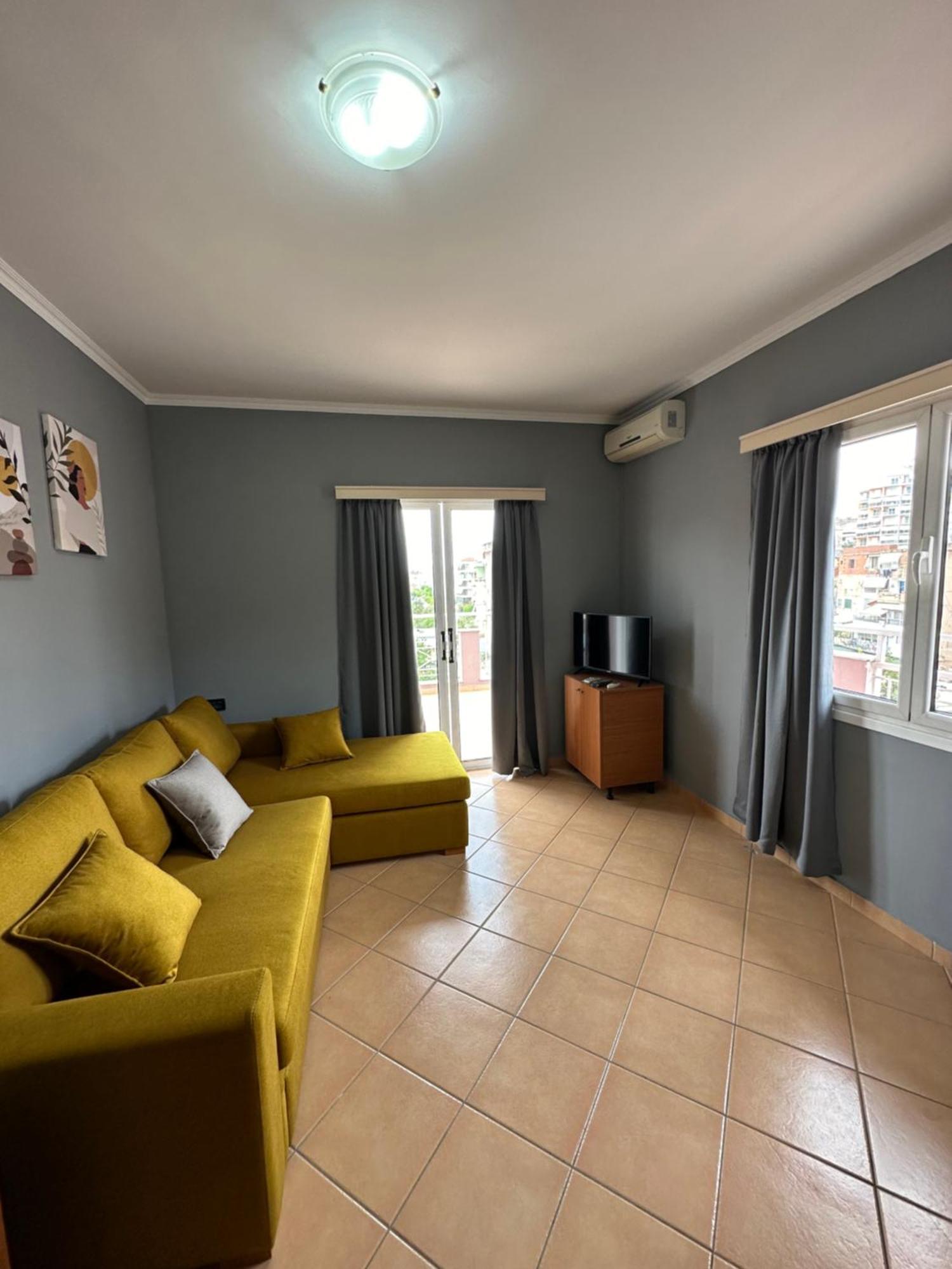 Olivias Apartments City Center Sarandë Esterno foto