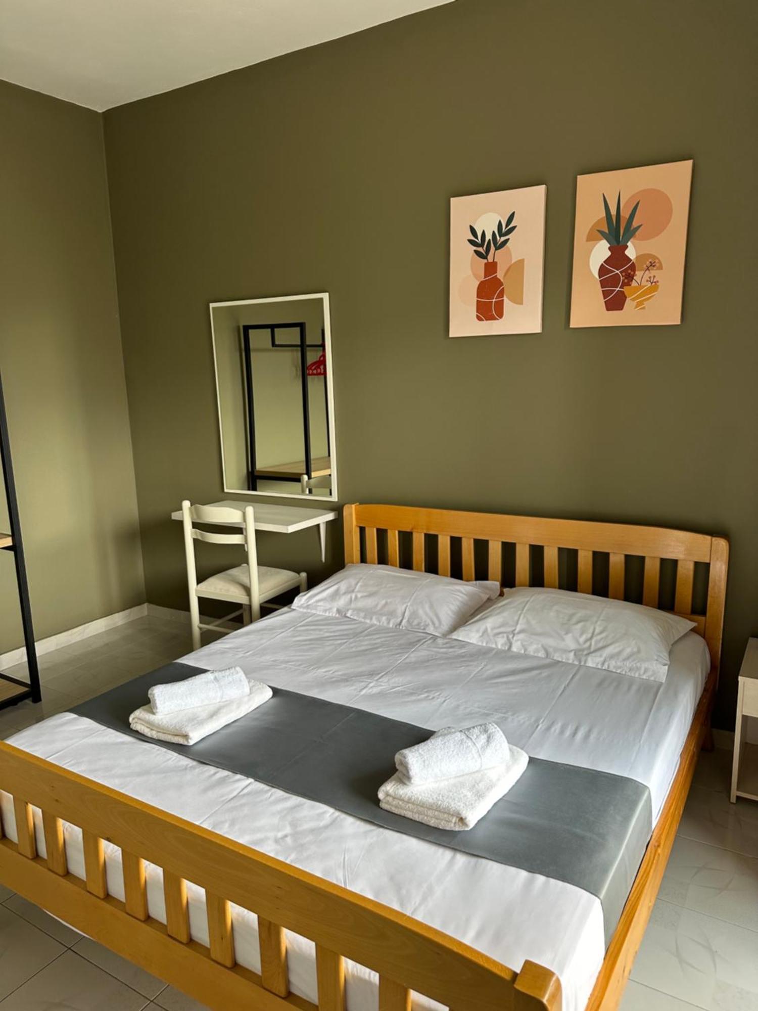 Olivias Apartments City Center Sarandë Esterno foto