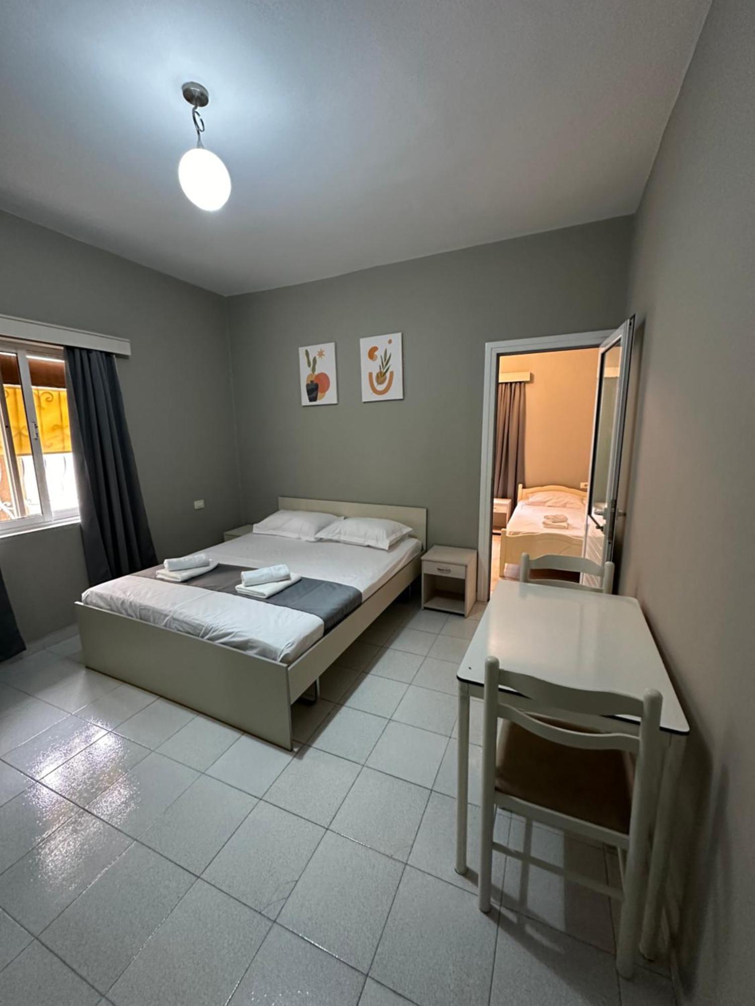 Olivias Apartments City Center Sarandë Esterno foto