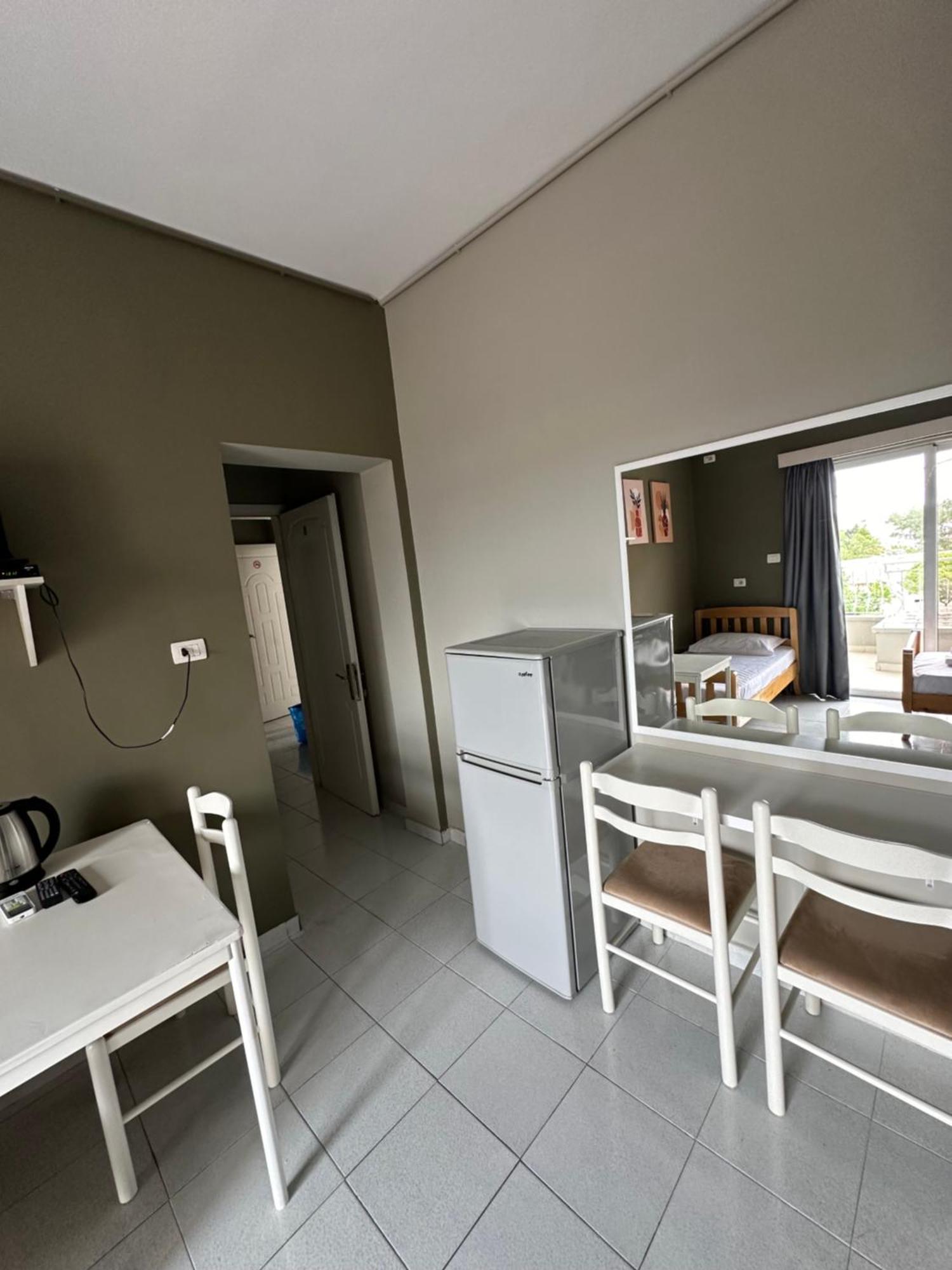 Olivias Apartments City Center Sarandë Esterno foto