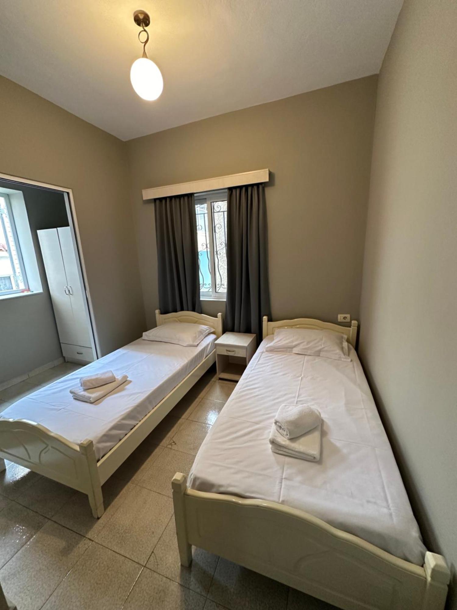 Olivias Apartments City Center Sarandë Esterno foto
