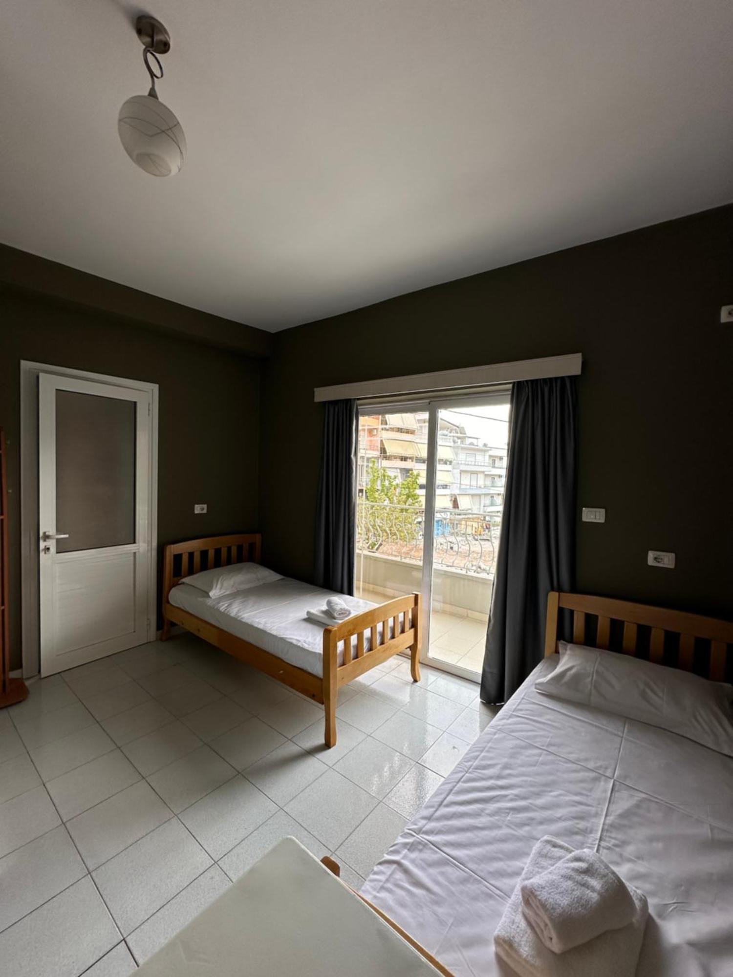 Olivias Apartments City Center Sarandë Esterno foto