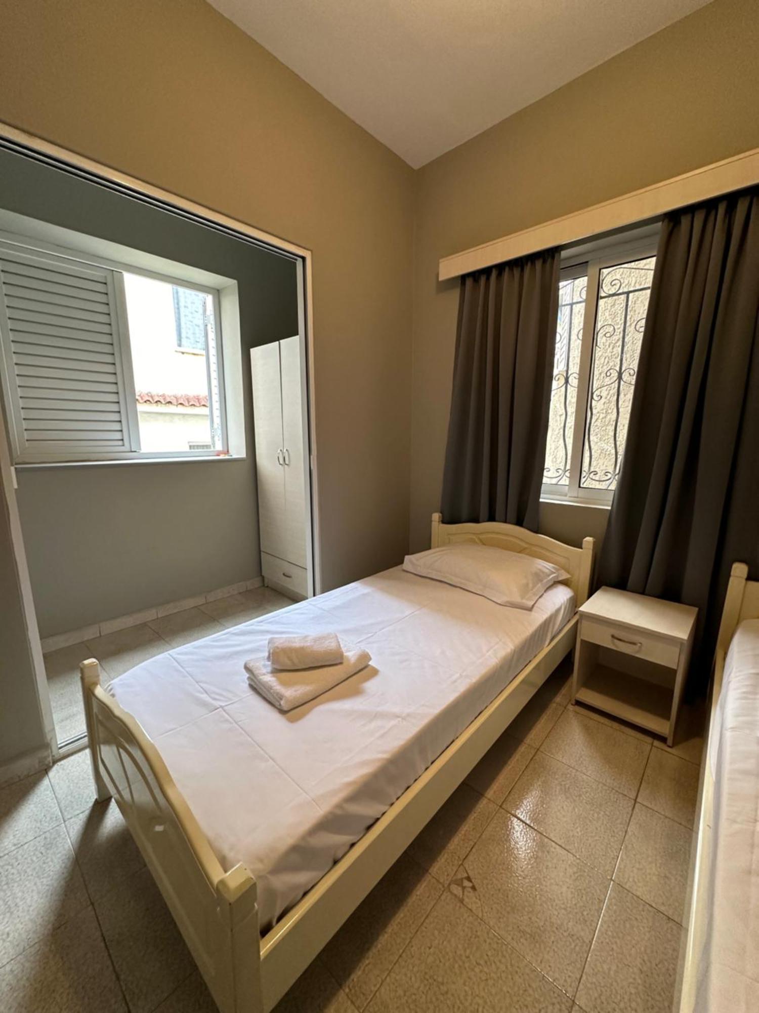 Olivias Apartments City Center Sarandë Esterno foto