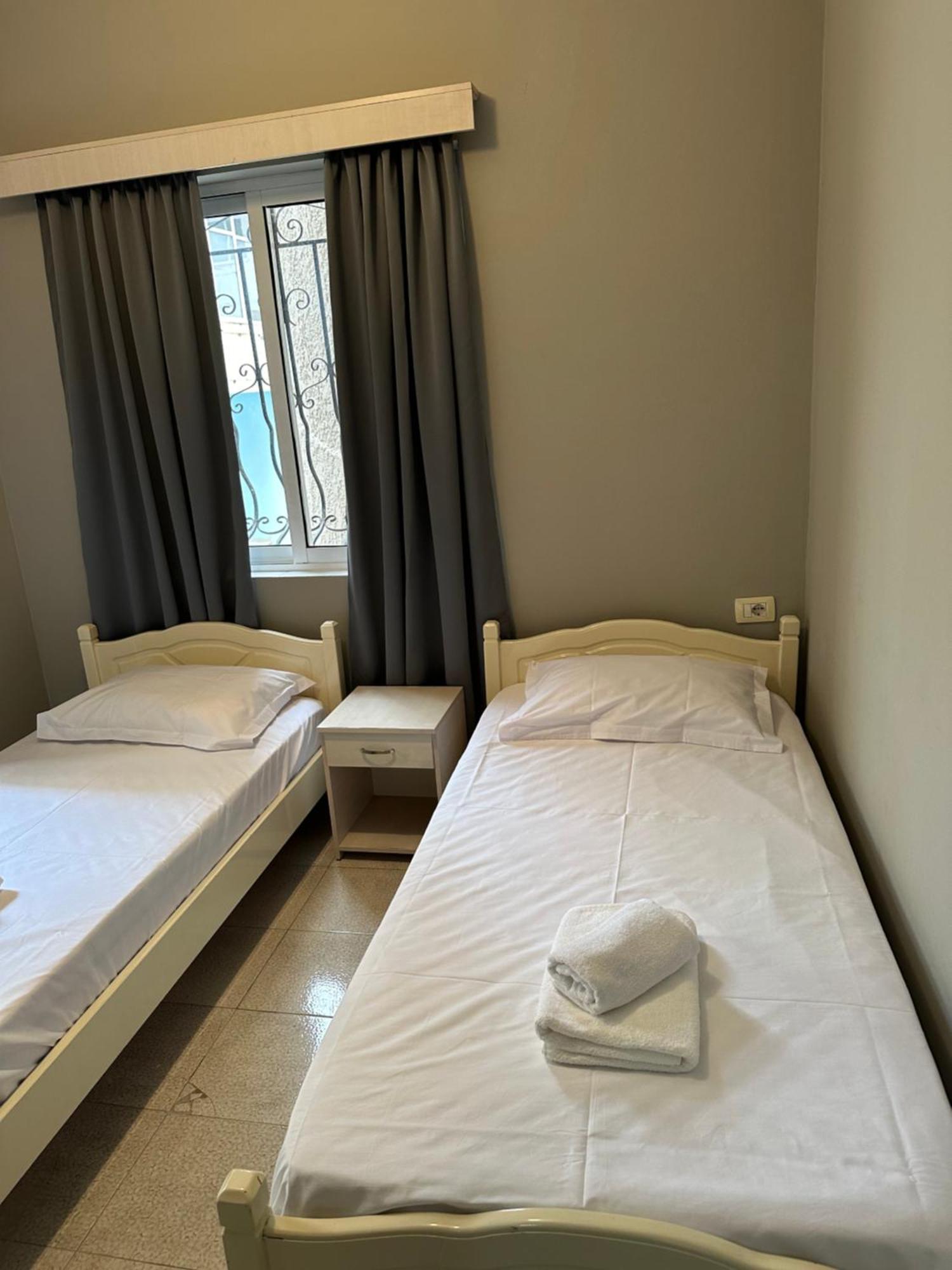 Olivias Apartments City Center Sarandë Esterno foto