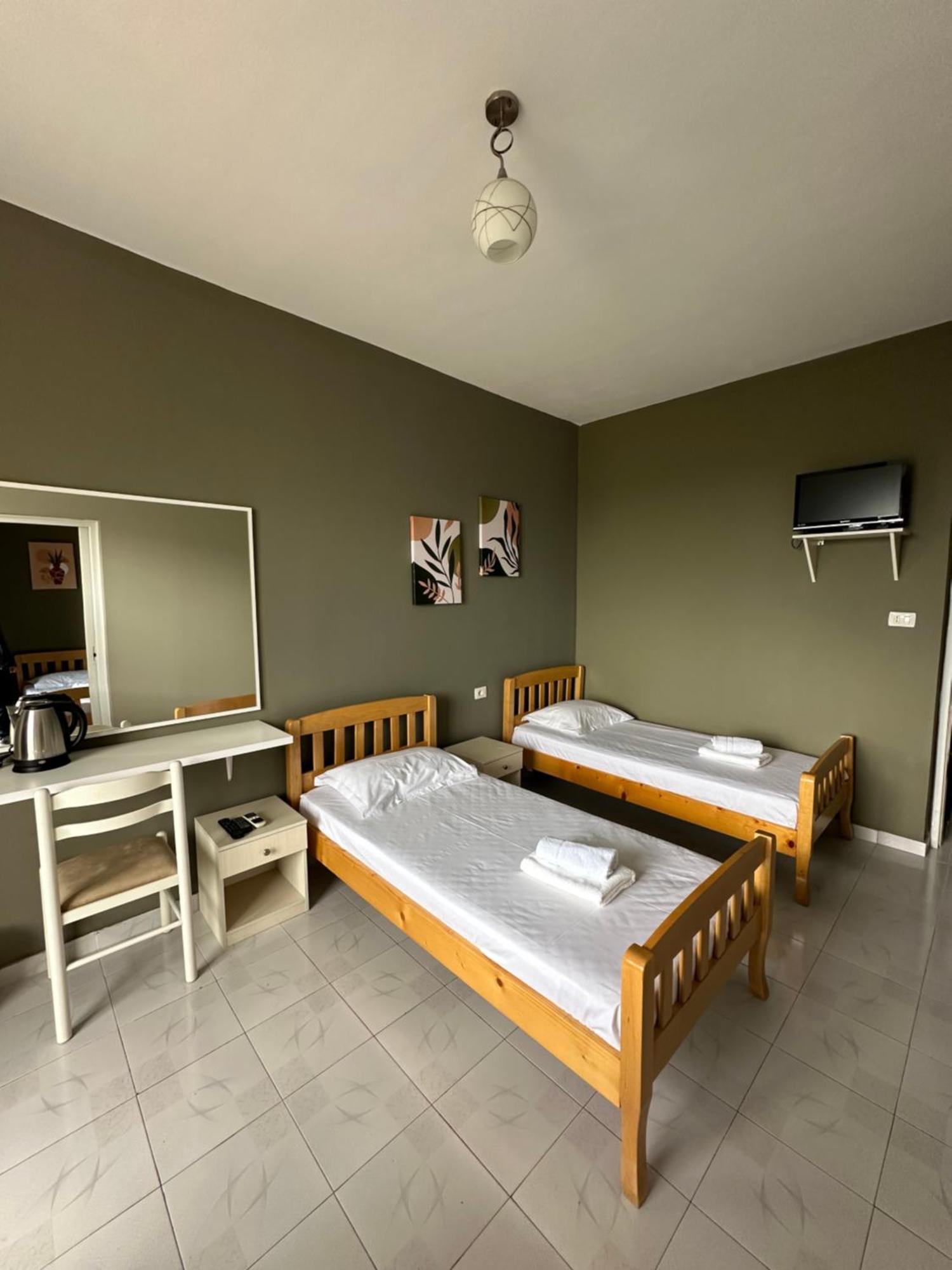 Olivias Apartments City Center Sarandë Esterno foto