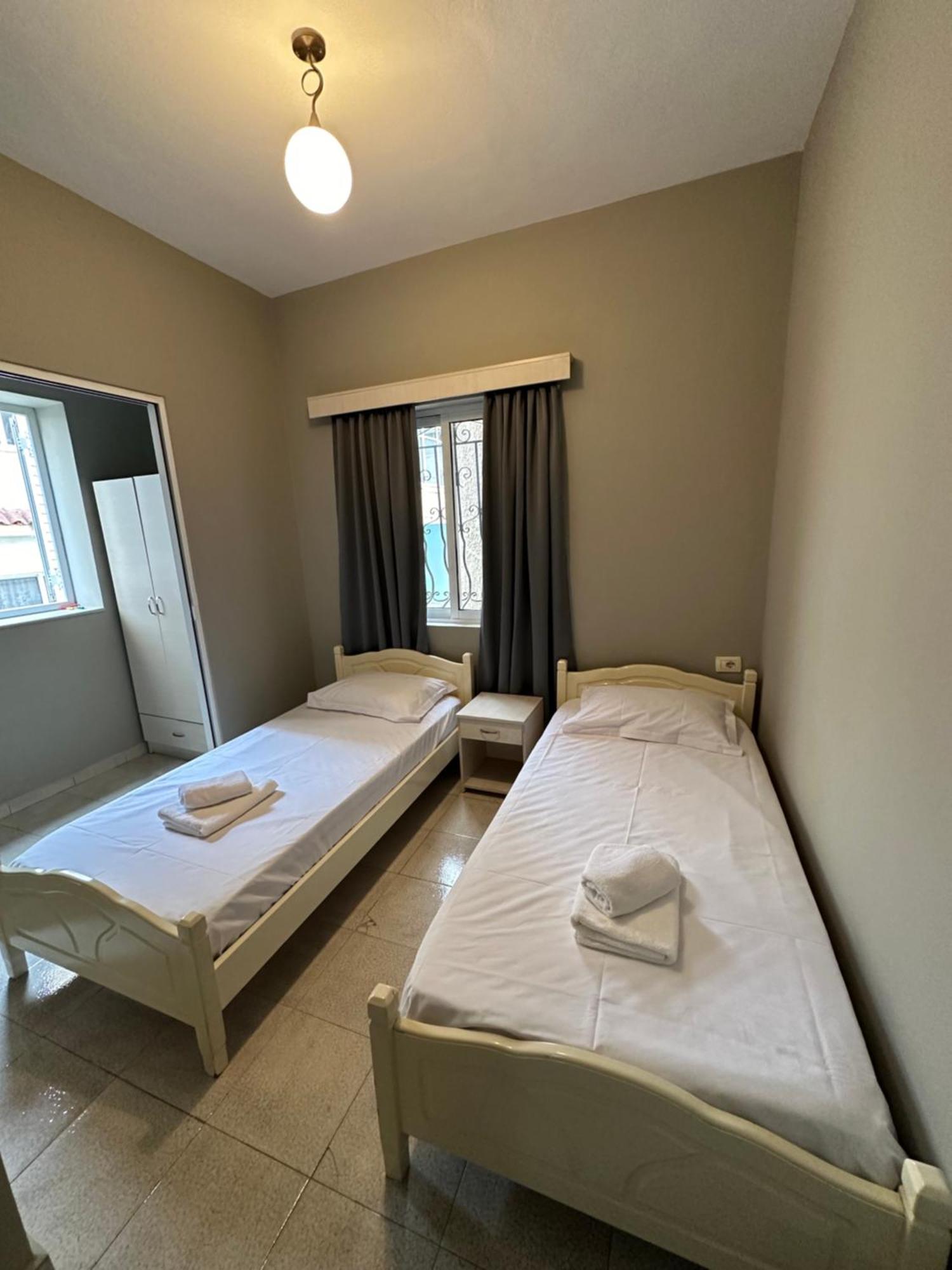 Olivias Apartments City Center Sarandë Esterno foto
