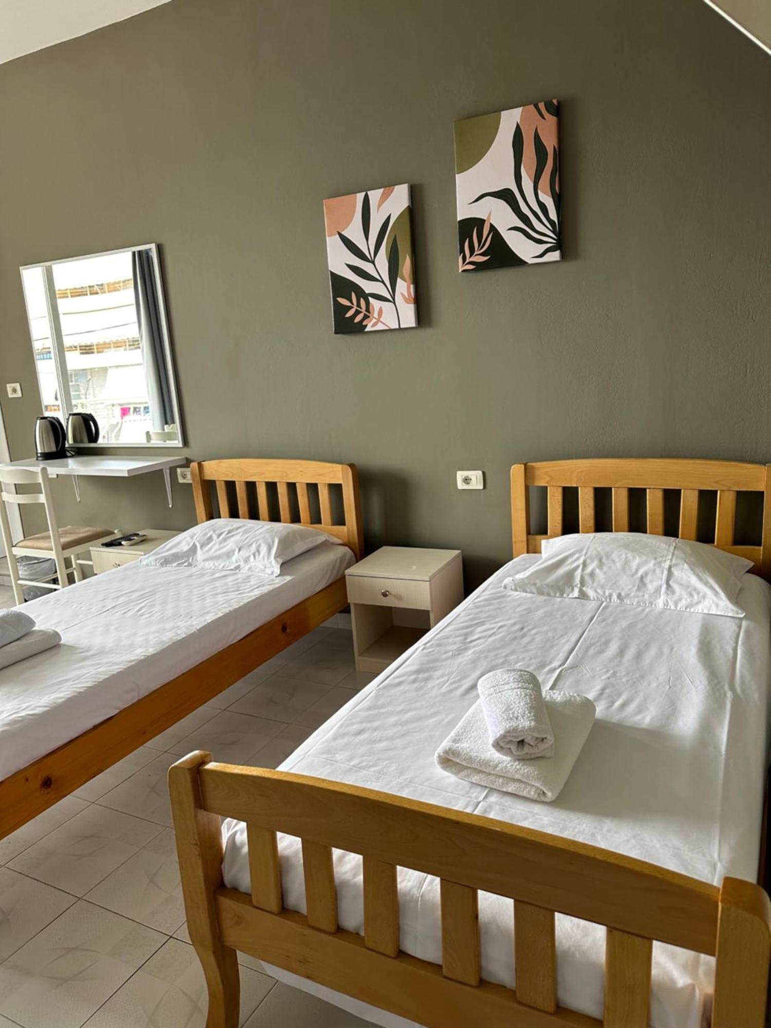 Olivias Apartments City Center Sarandë Esterno foto