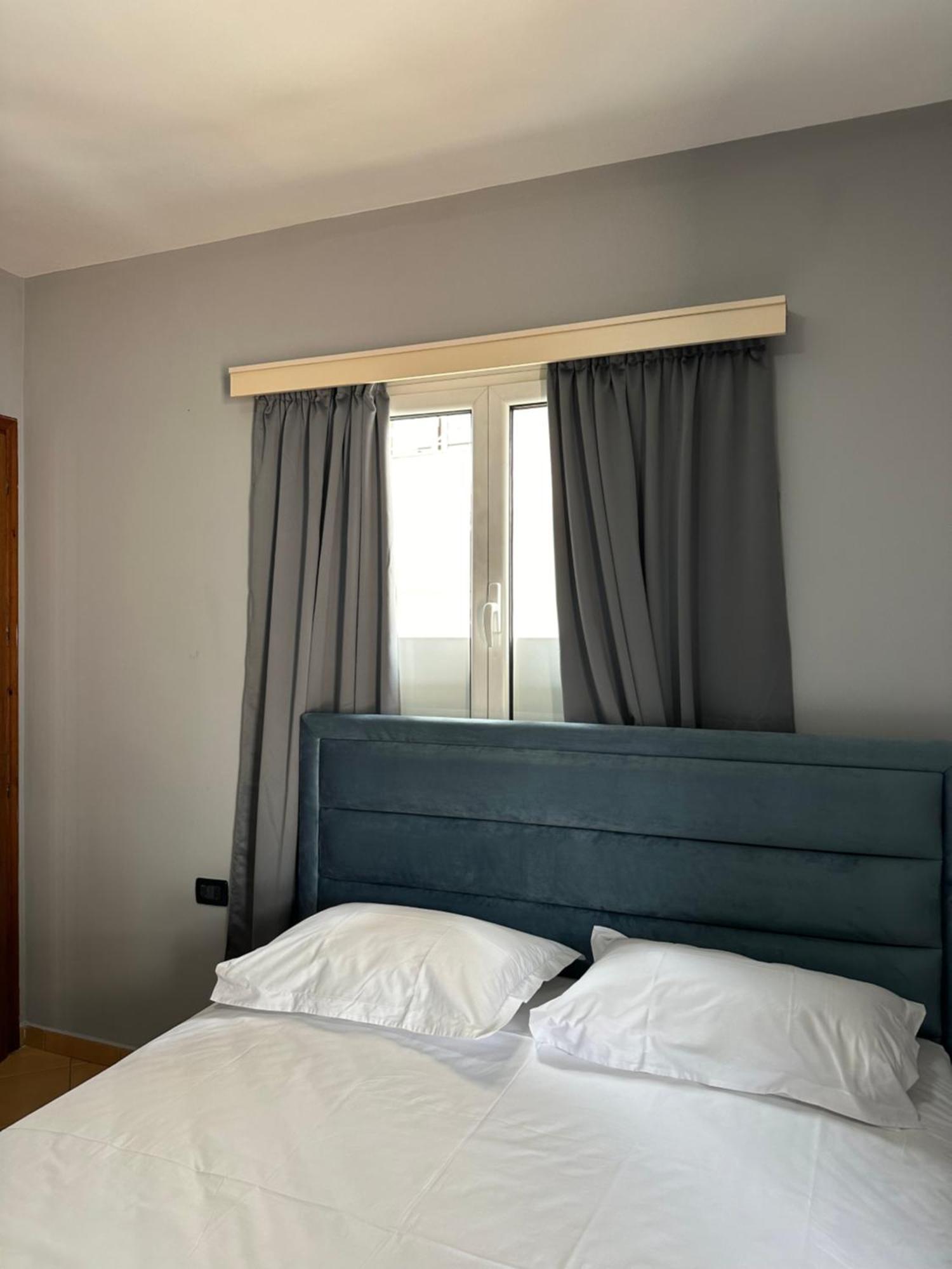 Olivias Apartments City Center Sarandë Esterno foto