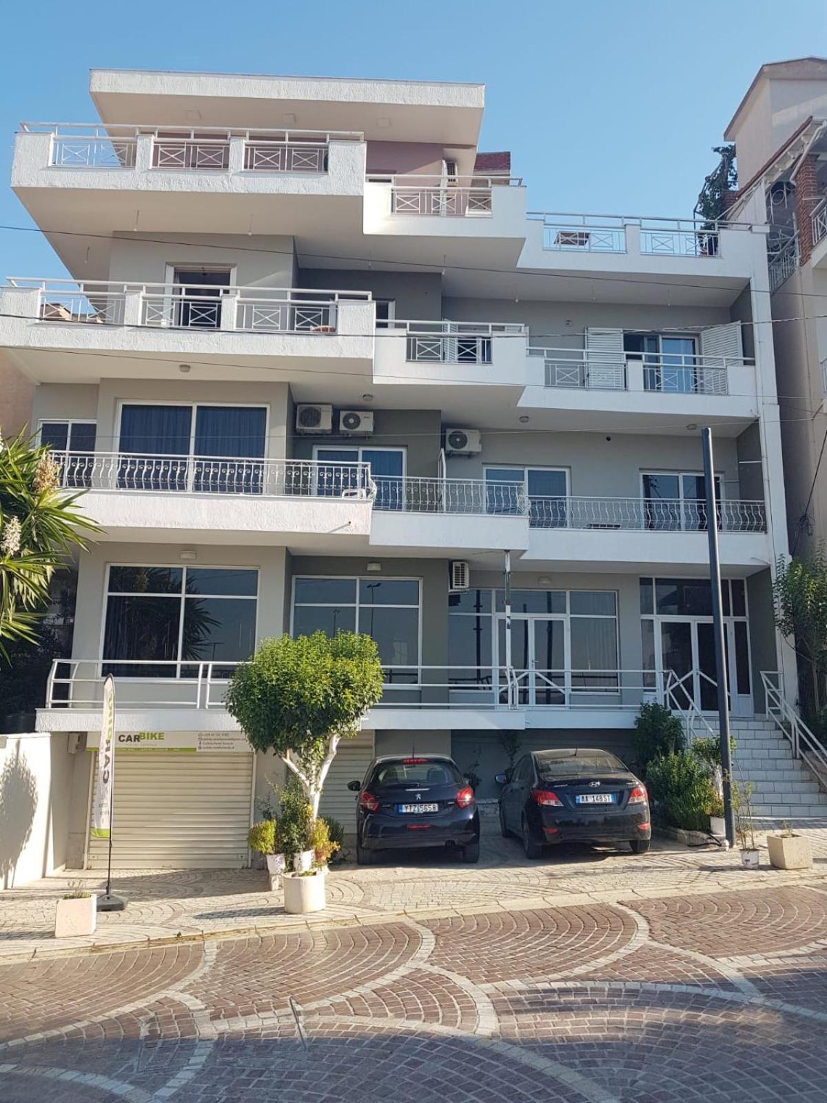 Olivias Apartments City Center Sarandë Esterno foto